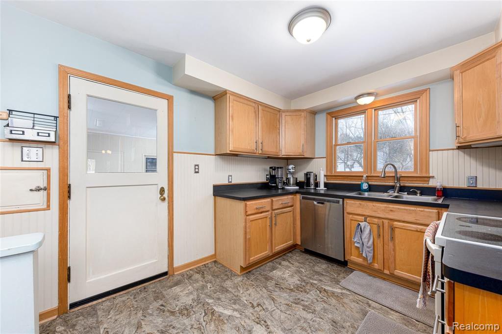 720 Sunset Road Ann Arbor, MI 48103 - Photo 11 of 36