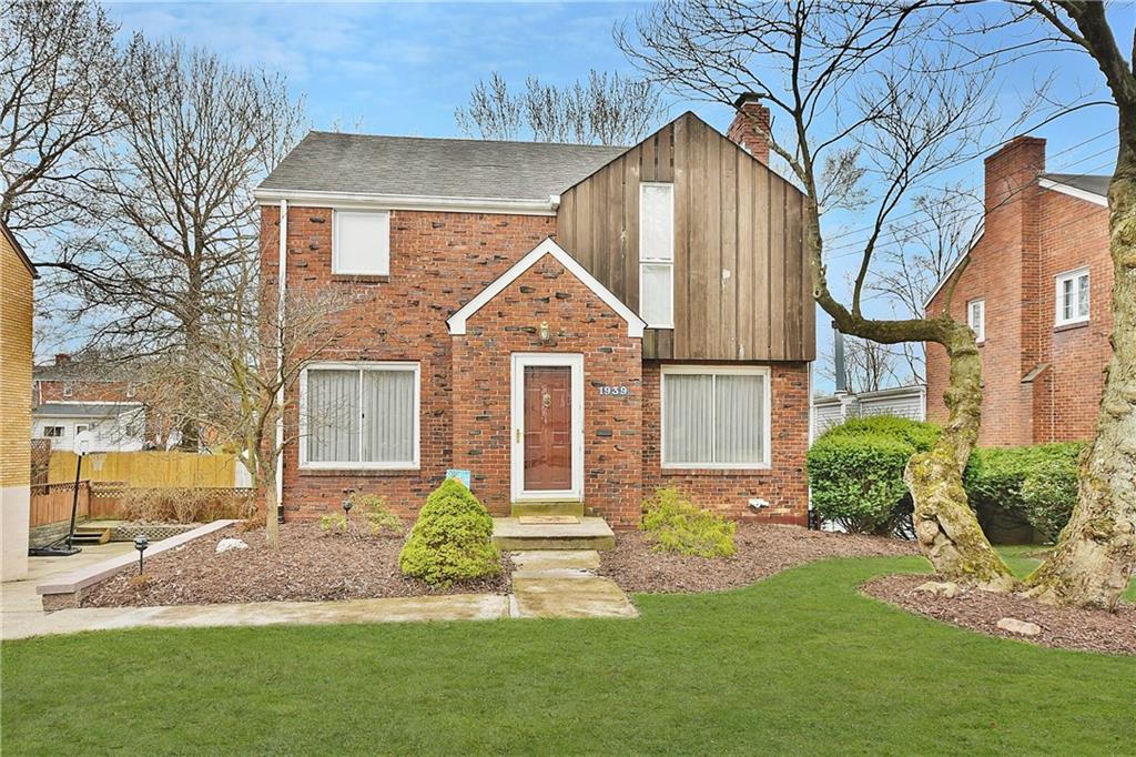Awesome home located on a level street mins to St Clair Hospital.  Close to south hills village & I79 for an easy commute to PGH and the Airport
