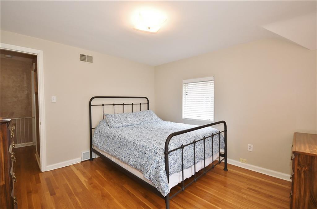 1939 Spring Valley Road Pittsburgh, PA 15243 - Photo 22 of 25 3rd bedroom w/hardwood floors