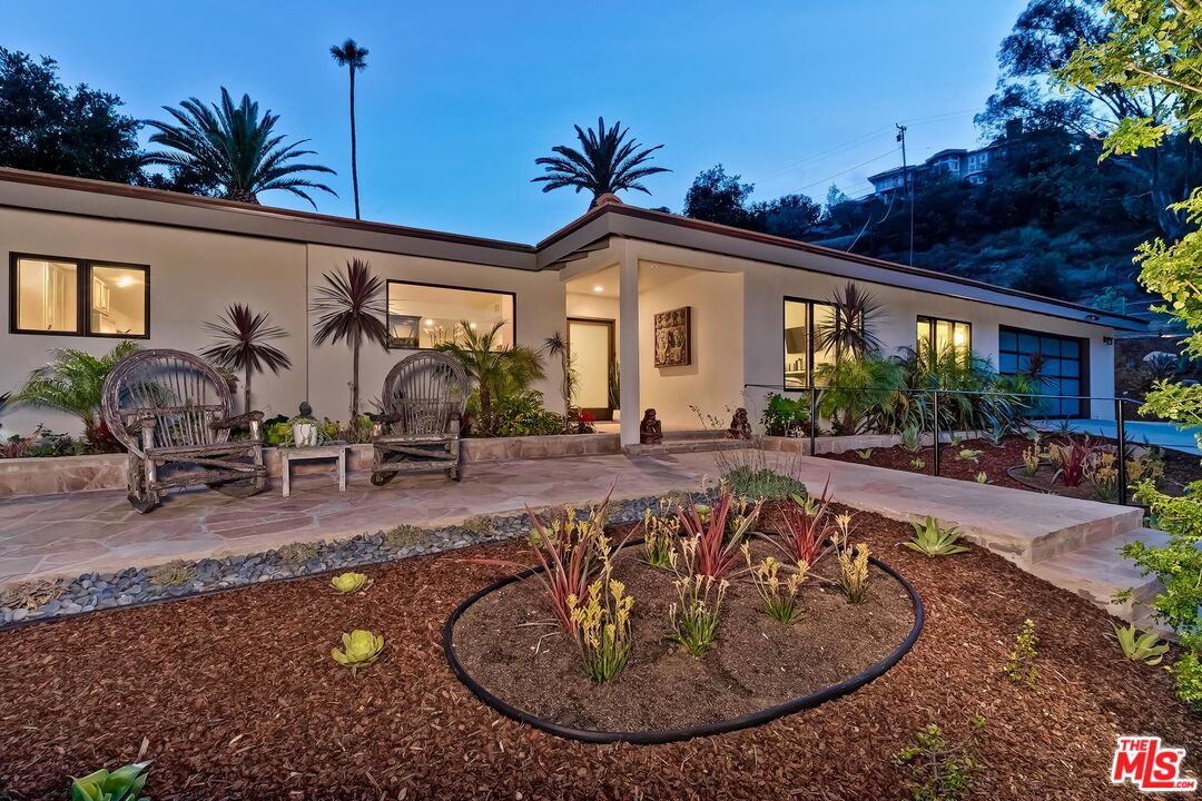 a view of a house with entertaining space