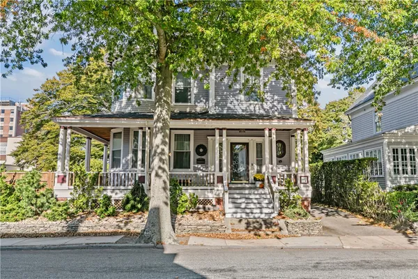 $3,800 | 18 Rhode Island Avenue, Unit 3, Newport, RI 02840