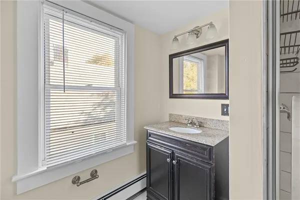 $3,800 | 18 Rhode Island Avenue, Unit 3, Newport, RI 02840
