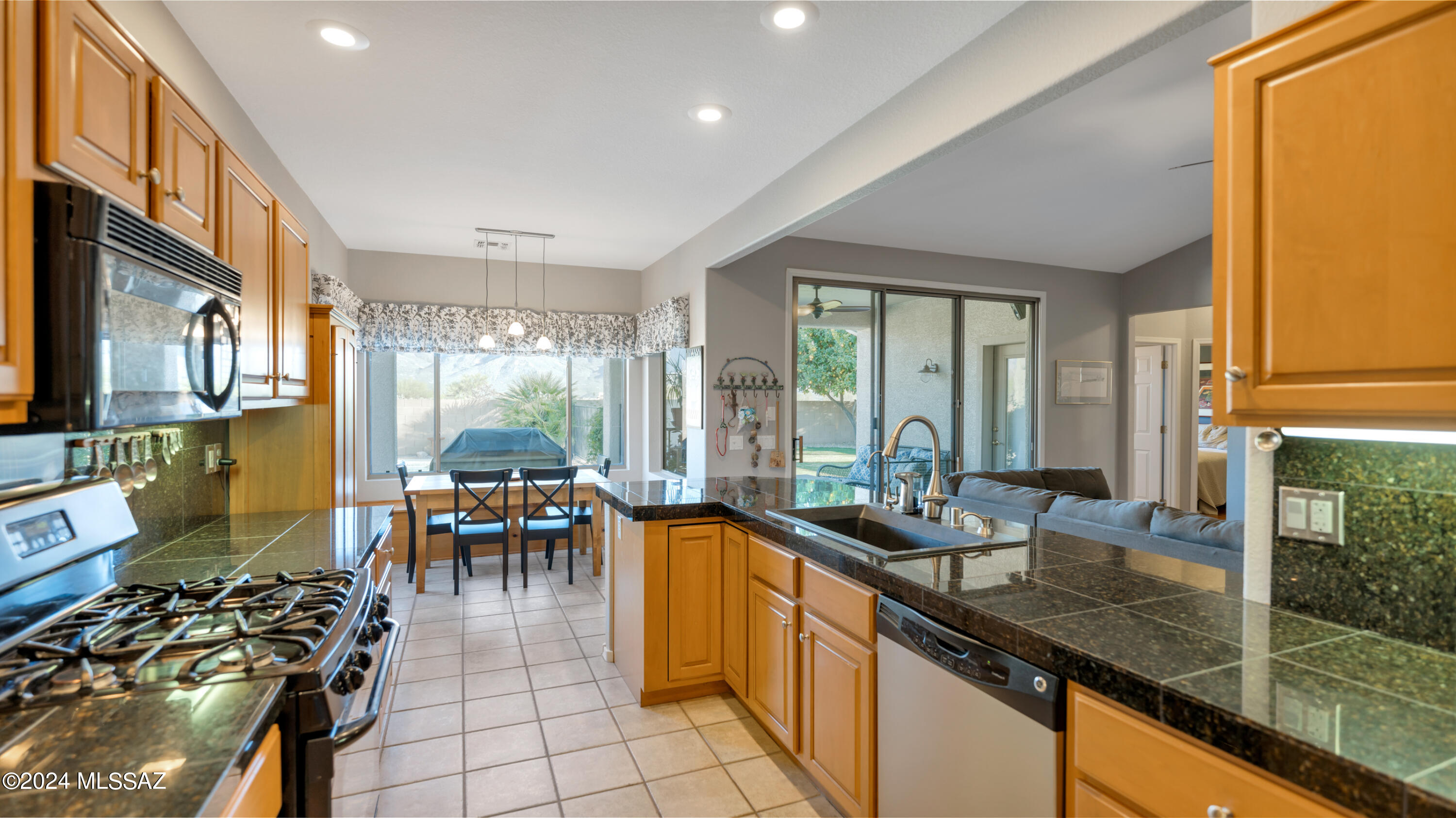 662 Bridal Veil Falls Road Tucson, AZ 85755 - Photo 12 of 40