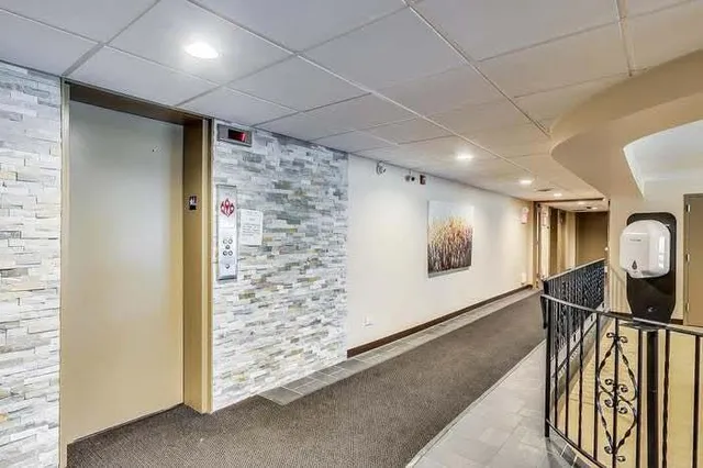 $1,750 | 2500 Windsor Mall, Unit 2D, Park Ridge, IL 60068