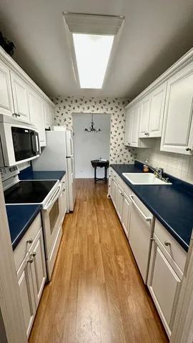 $1,750 | 2500 Windsor Mall, Unit 2D, Park Ridge, IL 60068