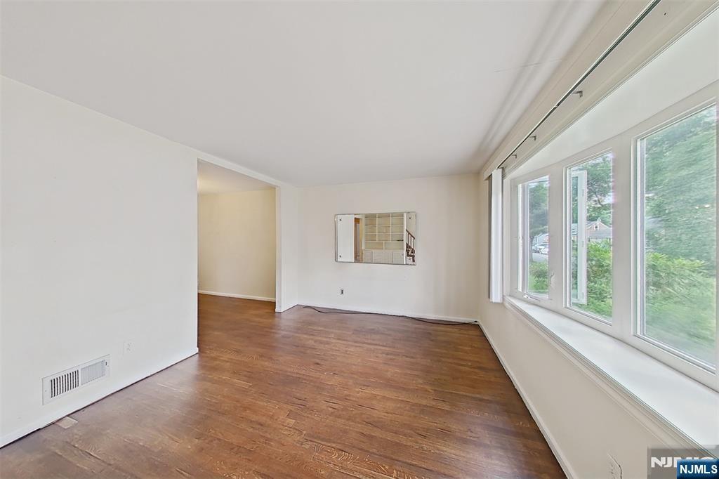 747 Brookside Road Rahway, NJ 07065 - Photo 12 of 40