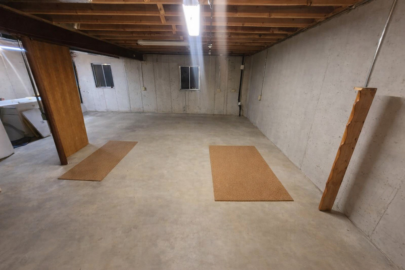 1819 Lake Shore Drive Romeoville, IL 60446 - Photo 8 of 16 a view of a garage