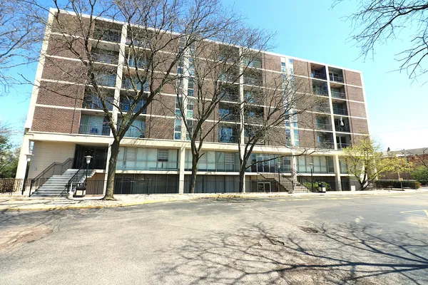 $130,000 | 1043 South York Road, Unit 212, Bensenville, IL 60106