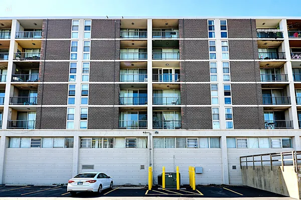 $130,000 | 1043 South York Road, Unit 212, Bensenville, IL 60106