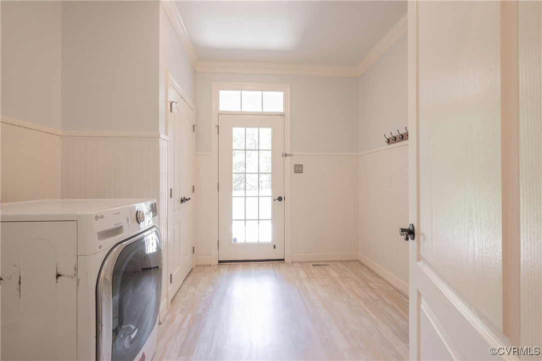 8907 First Branch Lane Chesterfield, VA 23838 - Photo 29 of 50 a view of a kitchen with washer and dryer
