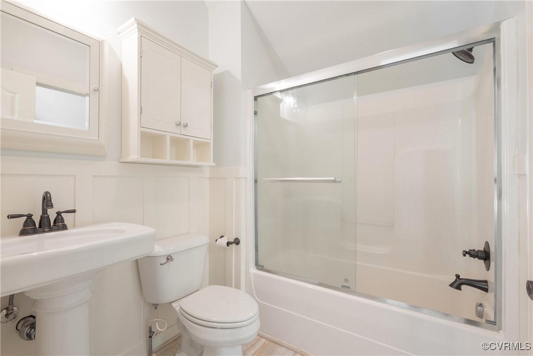 8907 First Branch Lane Chesterfield, VA 23838 - Photo 45 of 50 a bathroom with a sink mirror bathtub and toilet