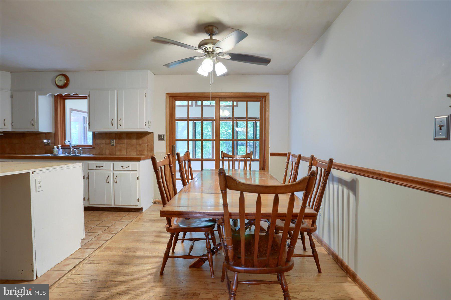 2122 Sheaffer Road Elizabethtown, PA 17022 - Photo 4 of 26 Dining Area