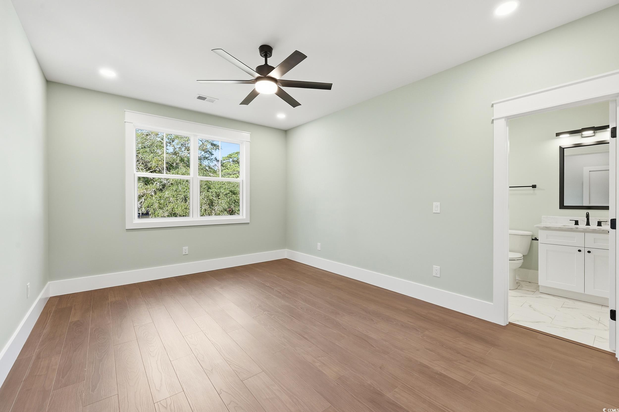 813 Commanders Island Road Georgetown, SC 29440 - Photo 29 of 39 Unfurnished bedroom featuring light wood finished floors, a ceiling fan, ensuite bathroom, and recessed lighting