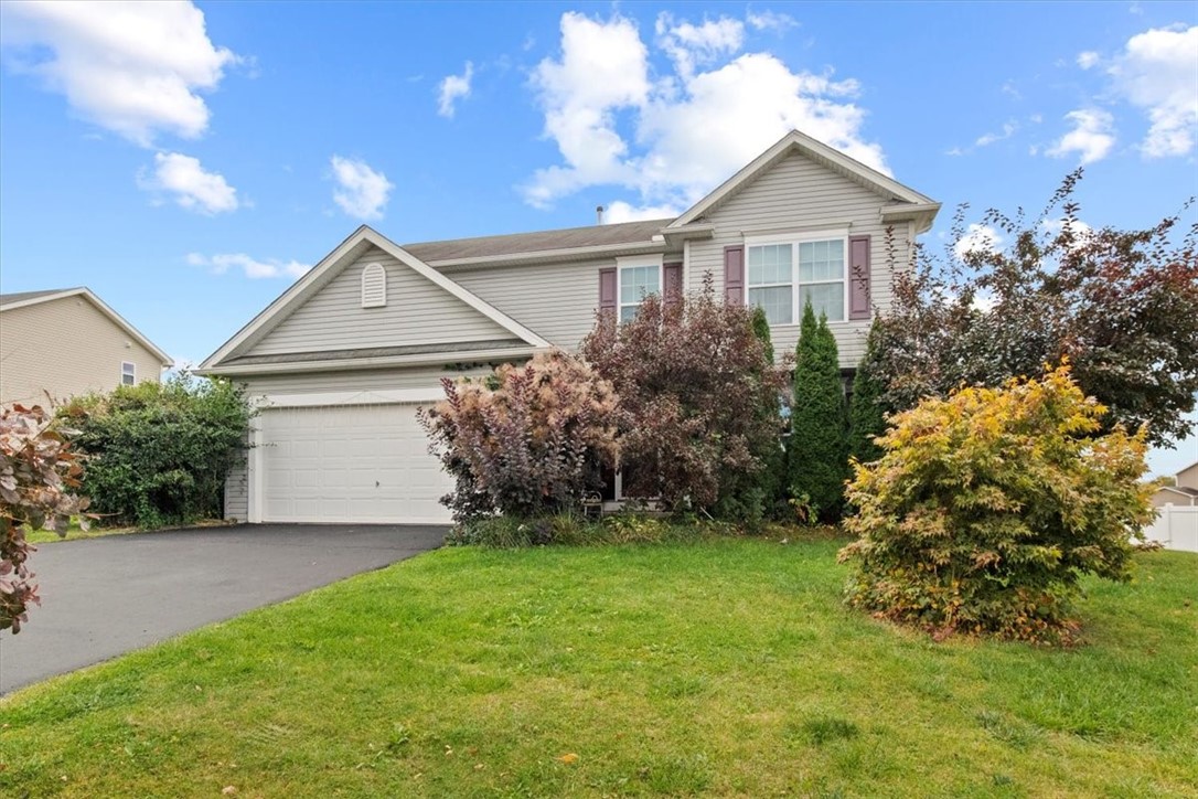 63 Haywards Heath Henrietta, NY 14586 - Photo 3 of 43