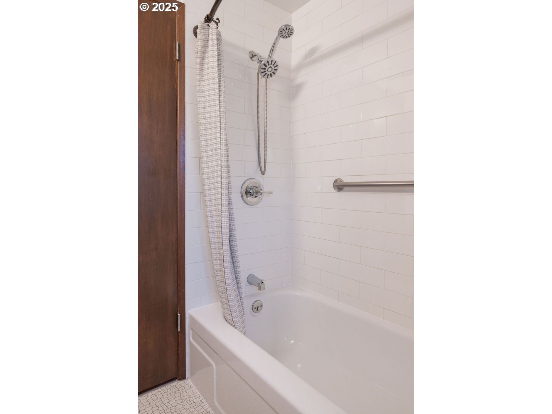 75 Northwest 22nd Street Gresham, OR 97030 - Photo 15 of 32 a bathroom with a bathtub and shower