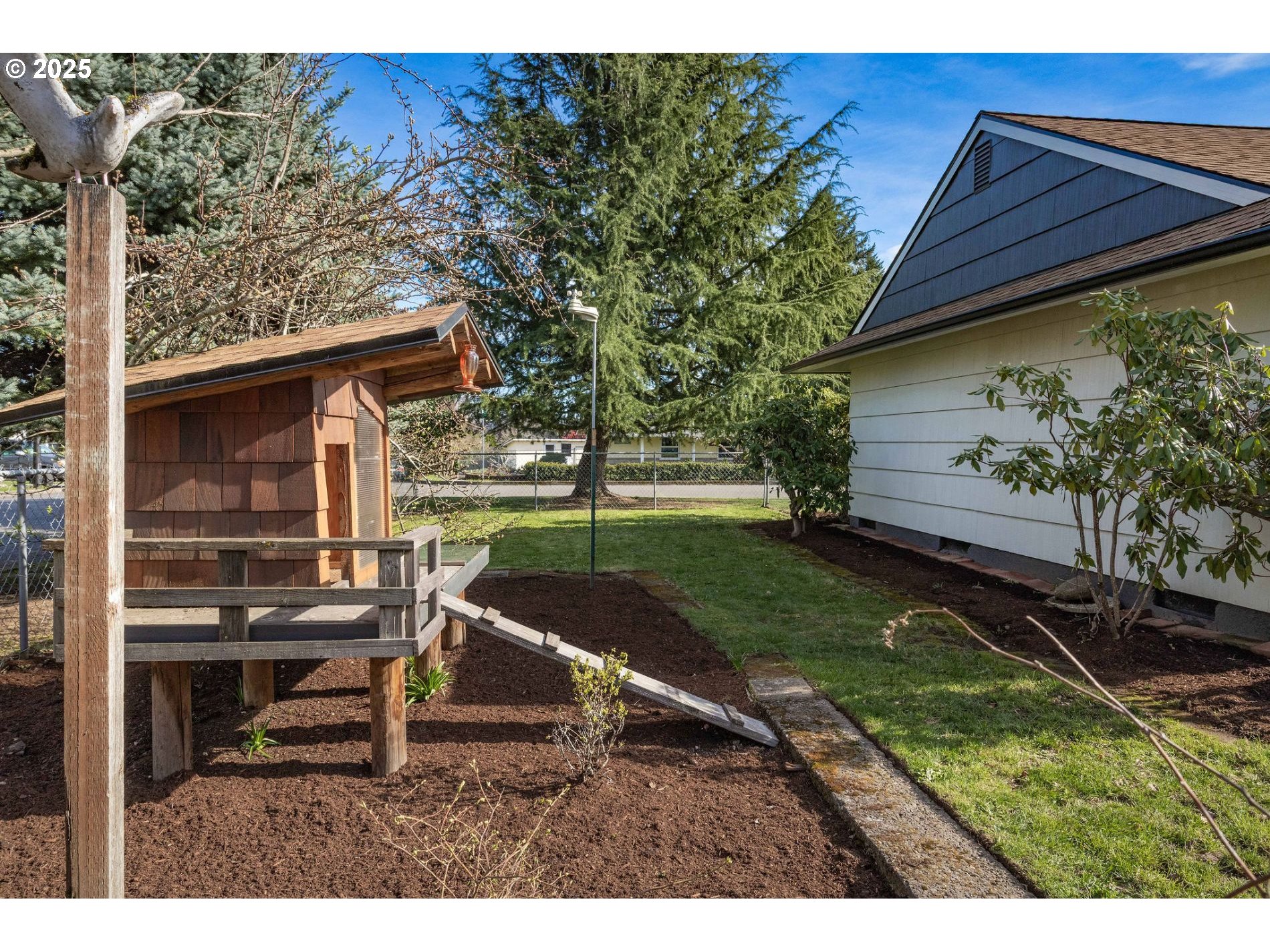 75 Northwest 22nd Street Gresham, OR 97030 - Photo 27 of 32 a view of outdoor space and yard