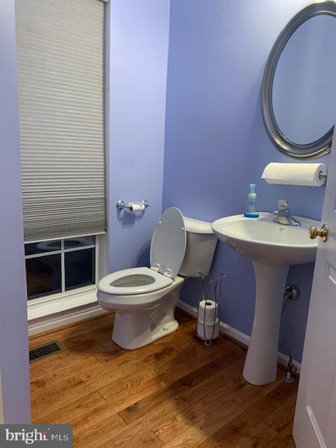 1826 Weybridge Road Frederick, MD 21702 - Photo 9 of 21 Main floor powder room