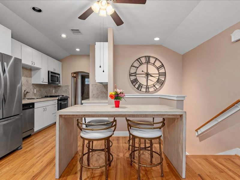 5941 South Loop E Freeway, Unit 504 Houston, TX 77033 - Photo 26 of 39 Beautiful hardwood floors. Stainless steel refrigerator with bottom freezer included.