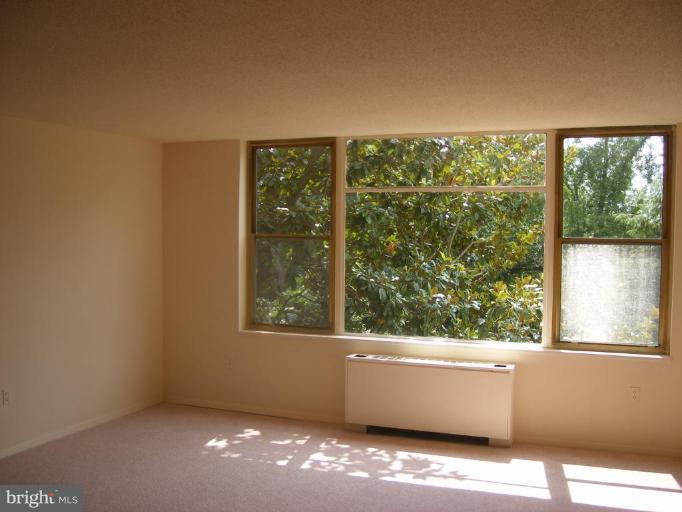 4401 Roland Avenue, Unit 202 Baltimore, MD 21210 - Photo 3 of 9 Bedroom #1