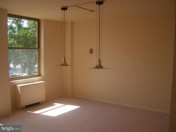 4401 Roland Avenue, Unit 202 Baltimore, MD 21210 - Photo 5 of 9 Dining Room
