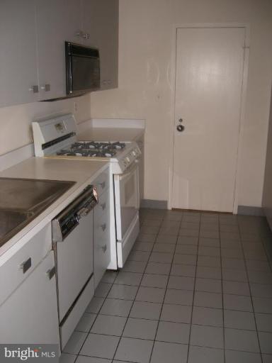 4401 Roland Avenue, Unit 202 Baltimore, MD 21210 - Photo 6 of 9 Kitchen