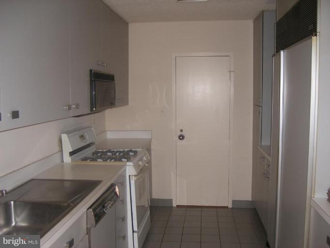 4401 Roland Avenue, Unit 202 Baltimore, MD 21210 - Photo 7 of 9 Kitchen #2