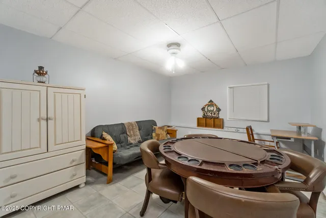 a view of a livingroom with furniture