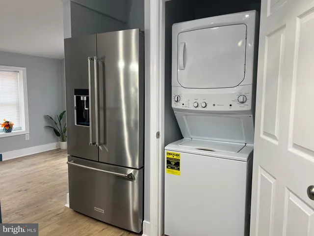 a view of a house with backyard and trees