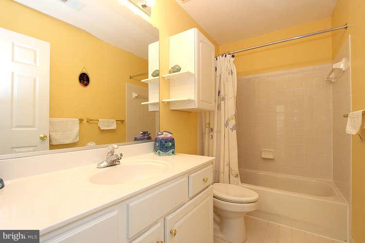 14828 Poplar Hill Road Germantown, MD 20874 - Photo 18 of 30 Bath - Adjoins Bedroom 1
