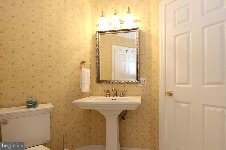 14828 Poplar Hill Road Germantown, MD 20874 - Photo 23 of 30 Full Bathroom Lower Level