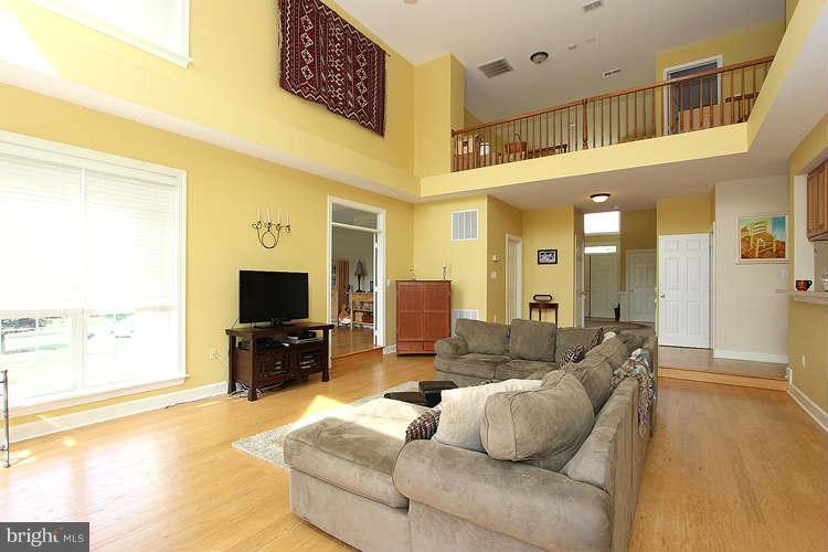 14828 Poplar Hill Road Germantown, MD 20874 - Photo 5 of 30 Family Room