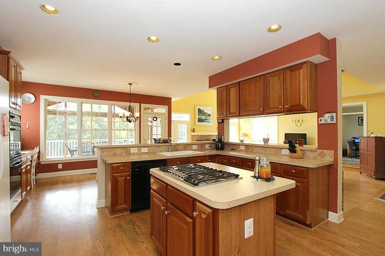 14828 Poplar Hill Road Germantown, MD 20874 - Photo 9 of 30 Kitchen