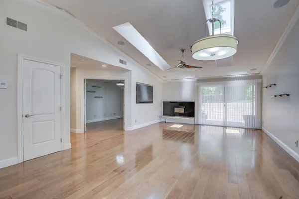 $379,900 | 1943 Bechelli Lane, Redding, CA 96002