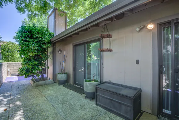 $379,900 | 1943 Bechelli Lane, Redding, CA 96002