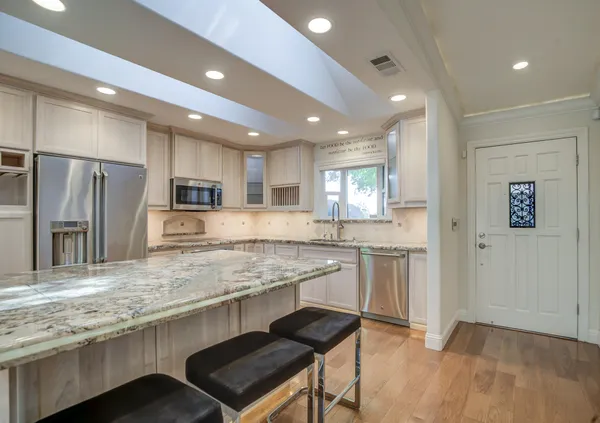 $379,900 | 1943 Bechelli Lane, Redding, CA 96002