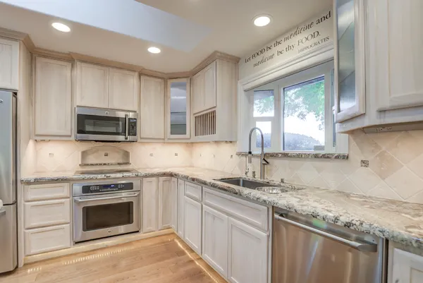 $379,900 | 1943 Bechelli Lane, Redding, CA 96002
