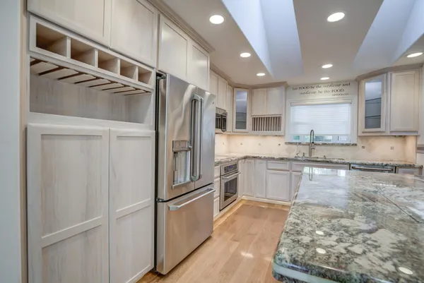 $379,900 | 1943 Bechelli Lane, Redding, CA 96002