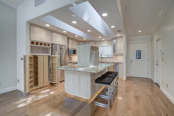 $379,900 | 1943 Bechelli Lane, Redding, CA 96002