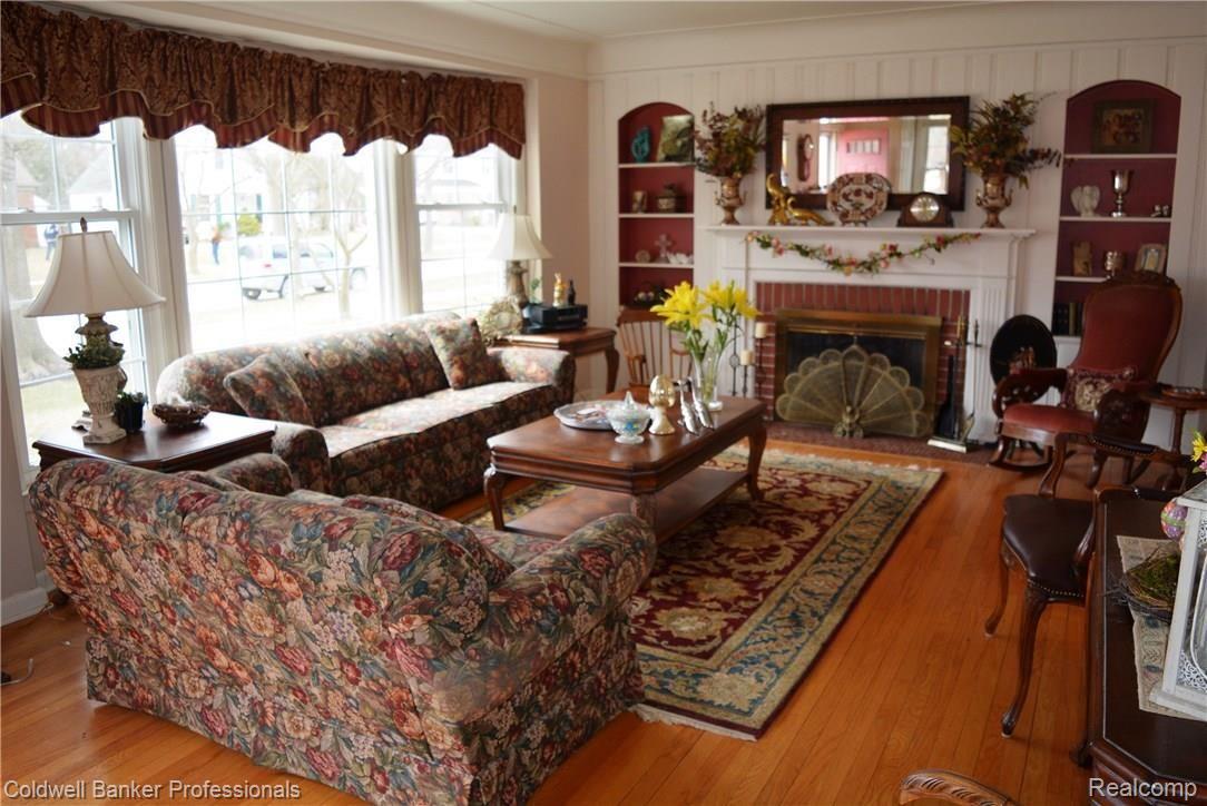 1312 Hawthorne Road Grosse Pointe, MI 48236 - Photo 10 of 44 8.JPG