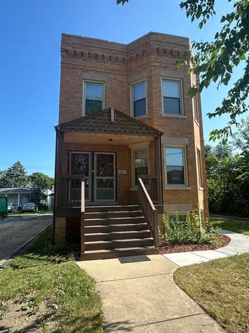 $2,300 | 5648 West Higgins Avenue, Unit 2, Chicago, IL 60630