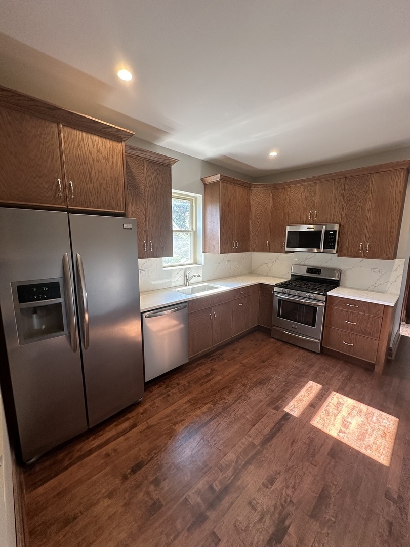 5648 West Higgins Avenue, Unit 2 Chicago, IL 60630 - Photo 2 of 11