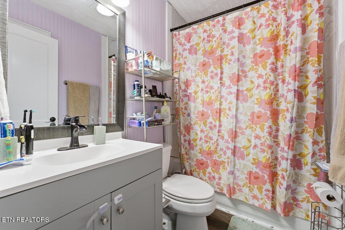 219 Pine Street Clinton, TN 37716 - Photo 14 of 23 Full Bath (3)