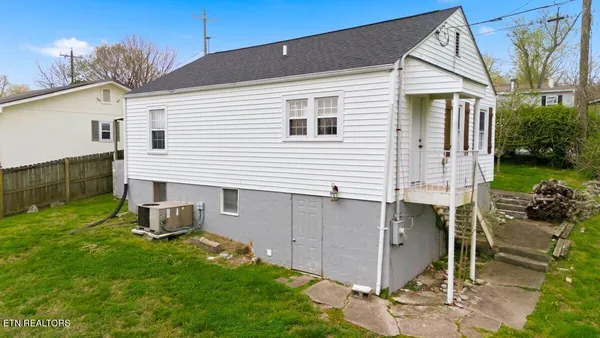 $225,000 | 219 Pine Street, Clinton, TN 37716