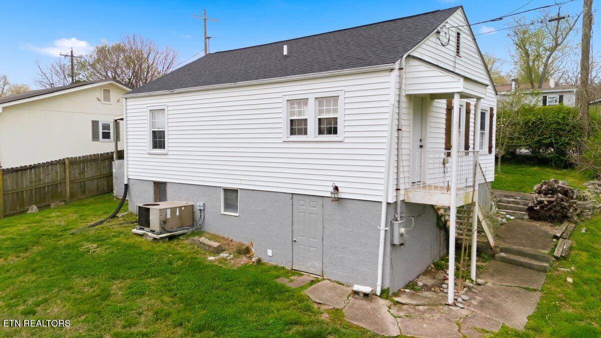 219 Pine Street Clinton, TN 37716 - Photo 3 of 23 Exterior 3 (1)