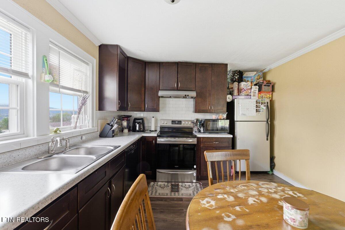 219 Pine Street Clinton, TN 37716 - Photo 8 of 23 Kitchen 2 (6)
