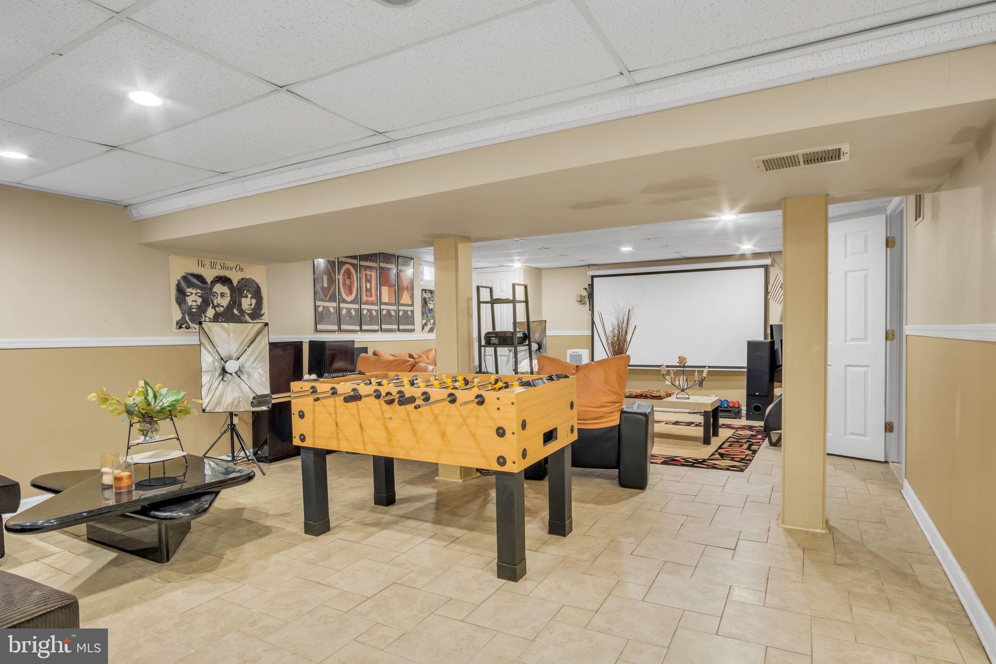 4280 Frontier Road Hatboro, PA 19040 - Photo 47 of 62 a living room with furniture