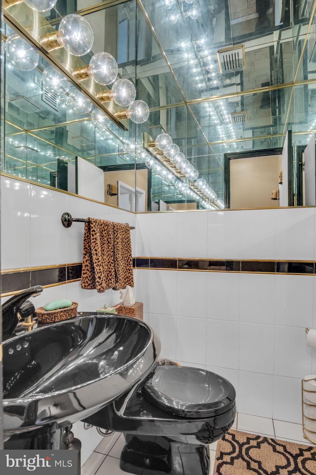 4280 Frontier Road Hatboro, PA 19040 - Photo 52 of 62 a backyard of a house with table and chairs