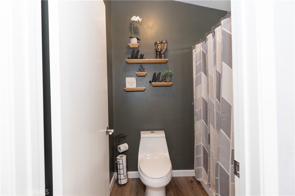 39640 Rustic Glen Drive Temecula, CA 92591 - Photo 19 of 25 Primary Water Closet