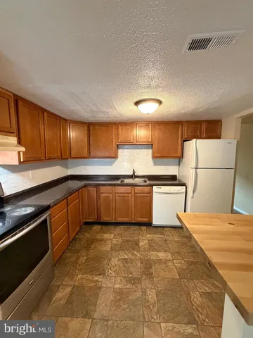 $1,800 | 6453 Union Court, Glen Burnie, MD 21061