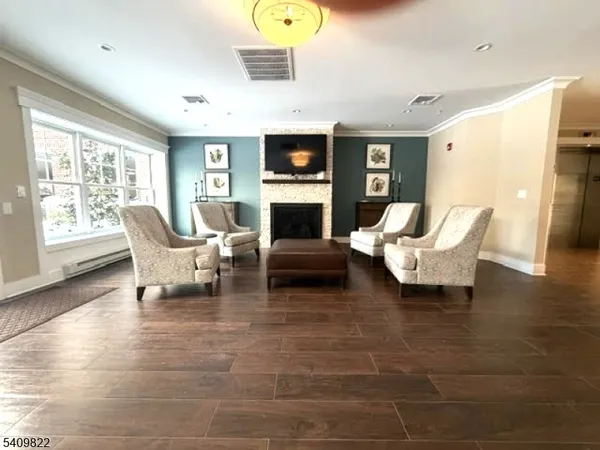 $4,200 | 15 Royal Avenue, Unit 210, Hawthorne, NJ 07506